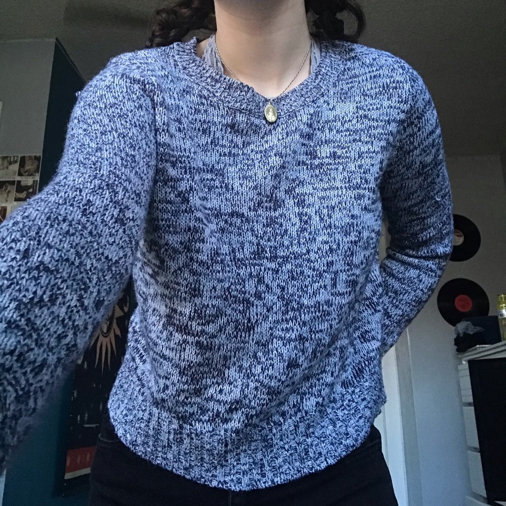 a crew neck long sleeved sweater <3